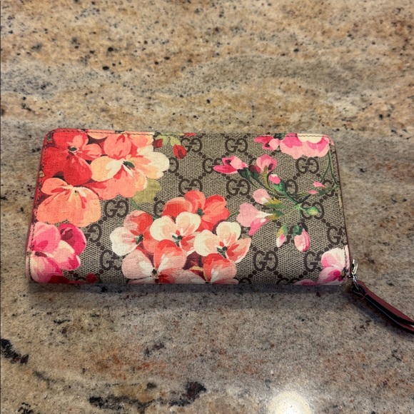 GUCCI SUPREME BLOOMS WALLET Full Inclusion - Picture 5 of 13